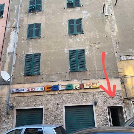 Una Stanza In Un Appartamento جنوة المظهر الخارجي الصورة