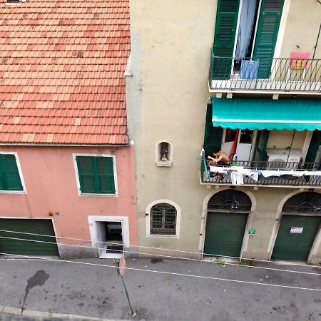 Una Stanza In Un Appartamento جنوة المظهر الخارجي الصورة